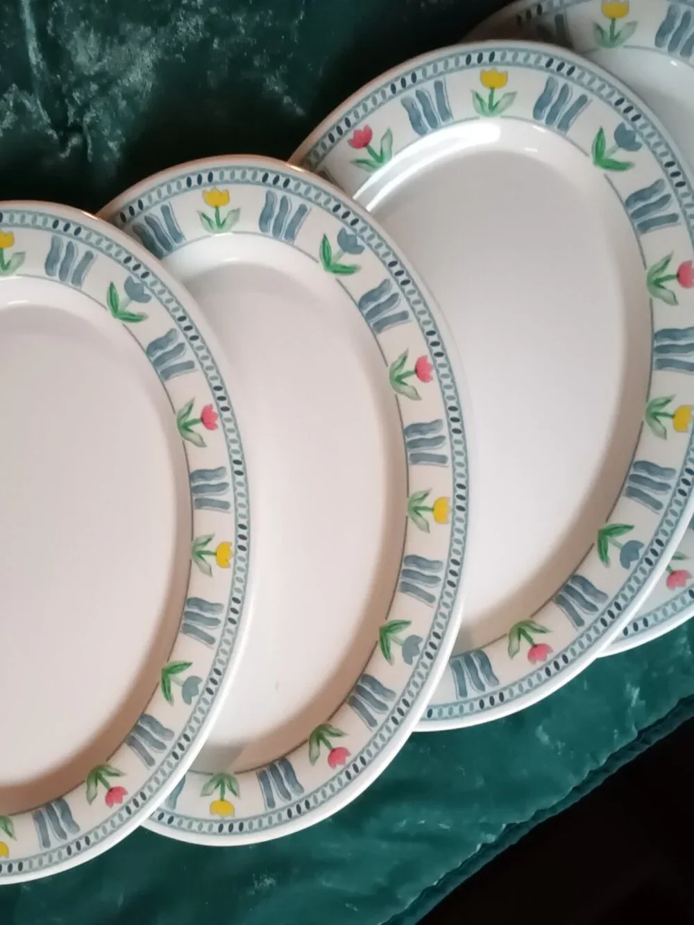 Tulip print melamine plates - set of 4